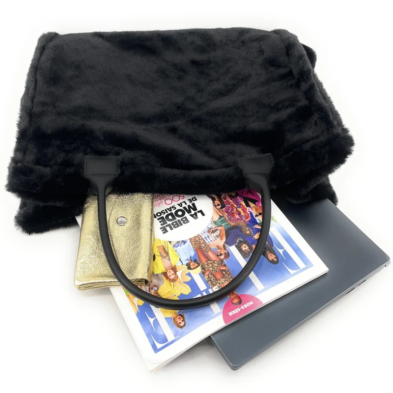 Sac cabas en fausse fourrure et cuir PILLOW Noir