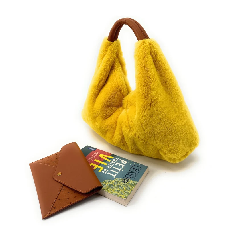 Sac hobo en fausse fourrure et cuir LITTLE FLUFFY Jaune tournesol