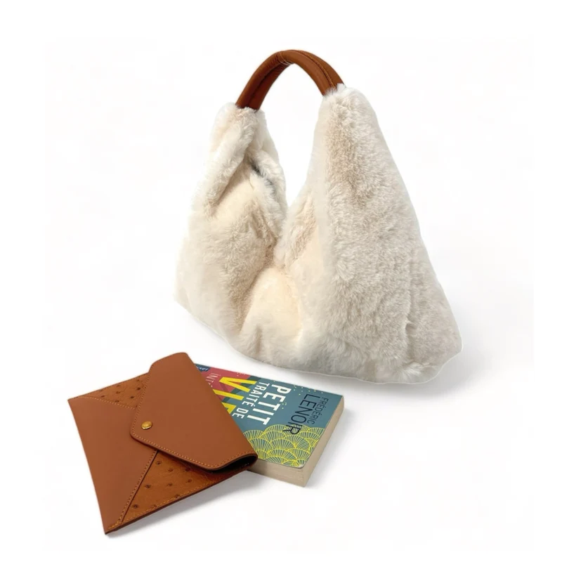 Sac hobo en fausse fourrure et cuir LITTLE FLUFFY Ecru