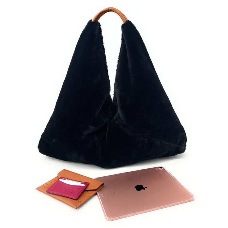 Grand sac hobo en fausse fourrure et cuir FLUFFY Noir