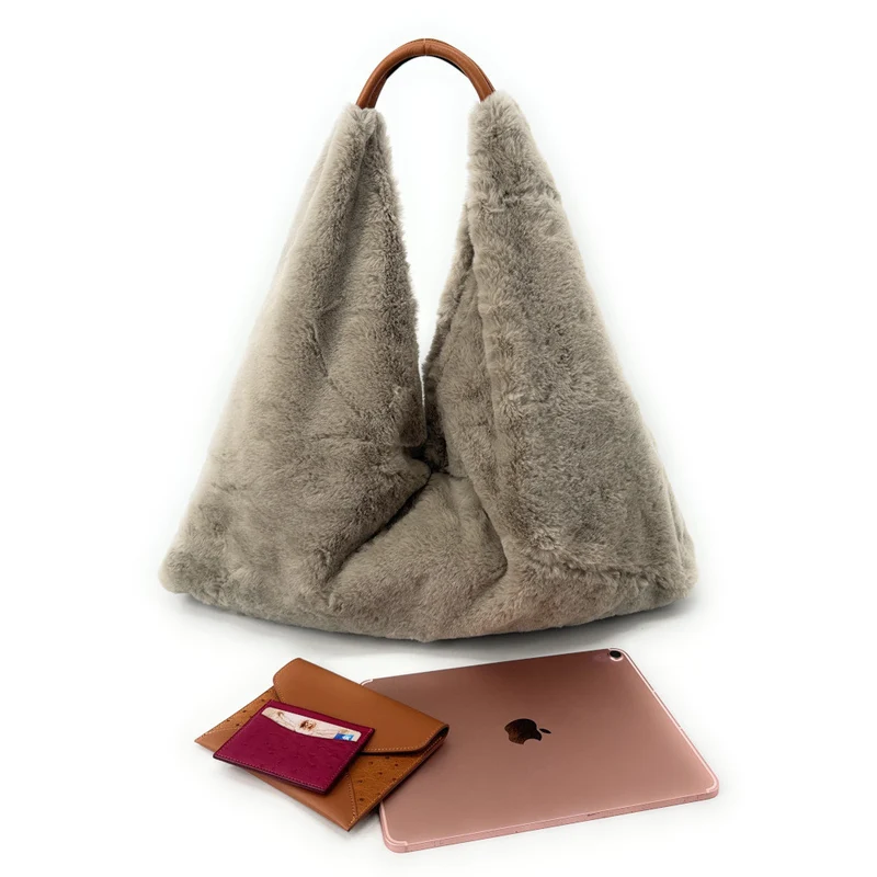 Grand sac hobo en fausse fourrure et cuir FLUFFY Gris taupe clair