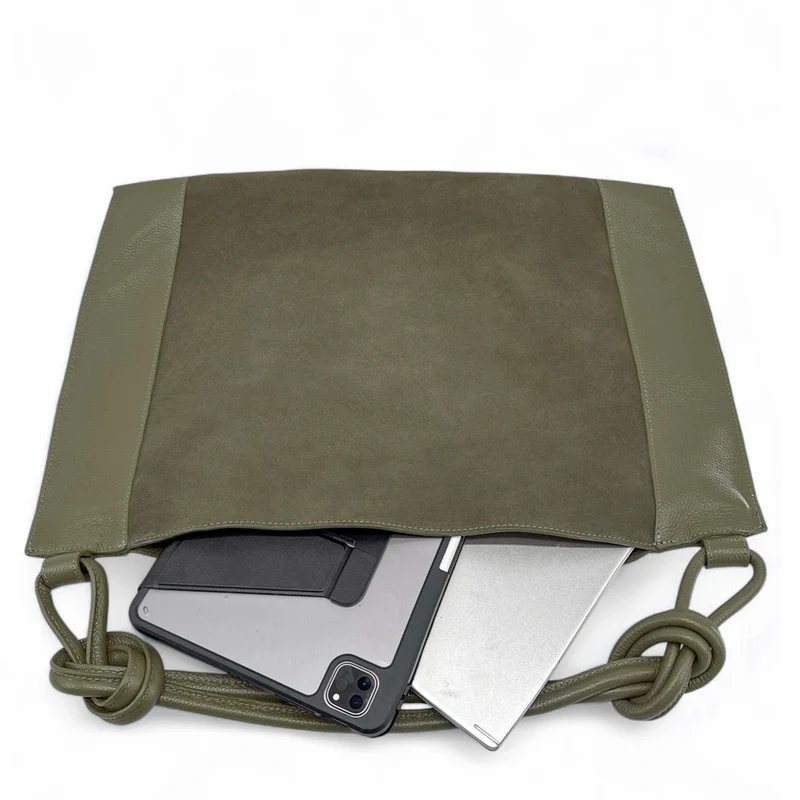 Grand sac porté épaule en daim et cuir grainé KNOT Kaki