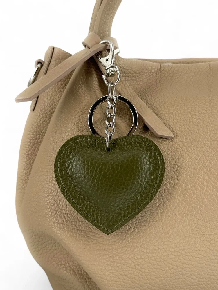 Porte-clés en cuir grainé COEUR SILVER Vert Kaki