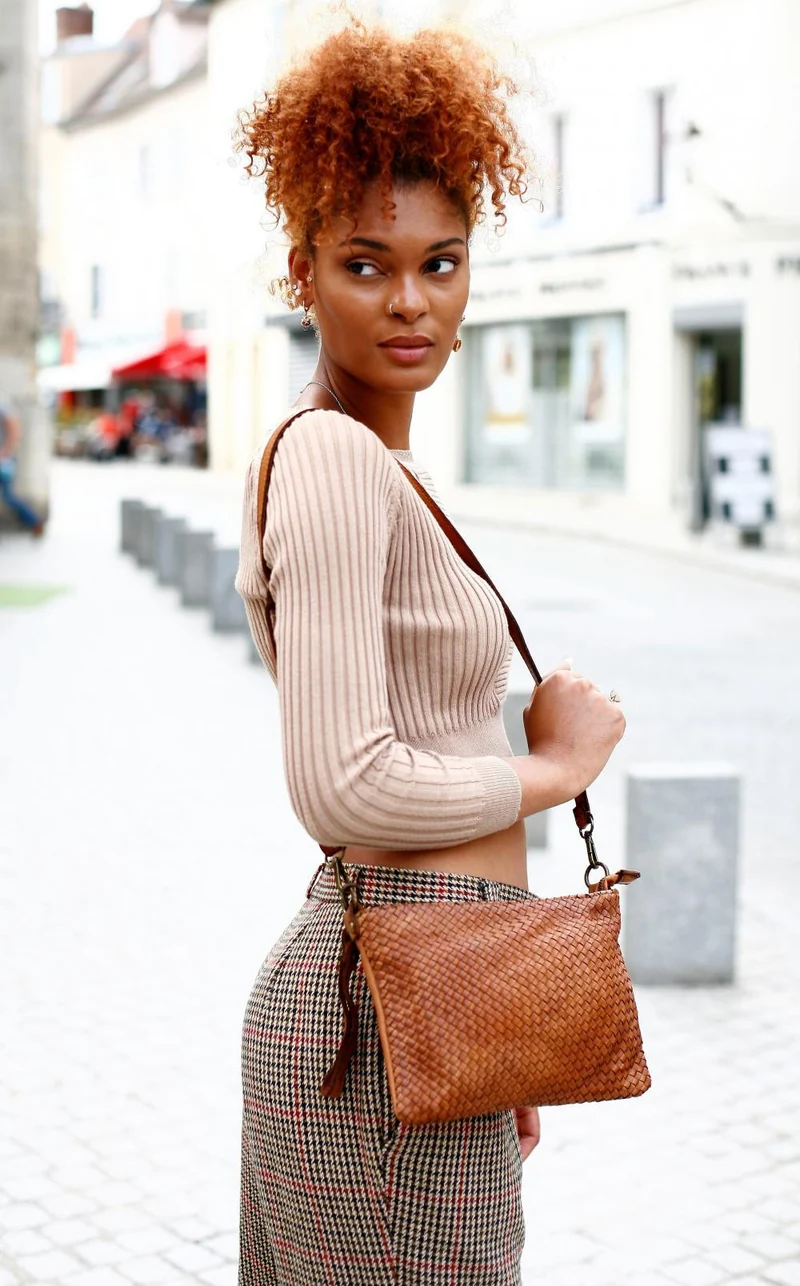 Sac pochette à bandoulière en cuir tressé MISS JOE Marron cognac