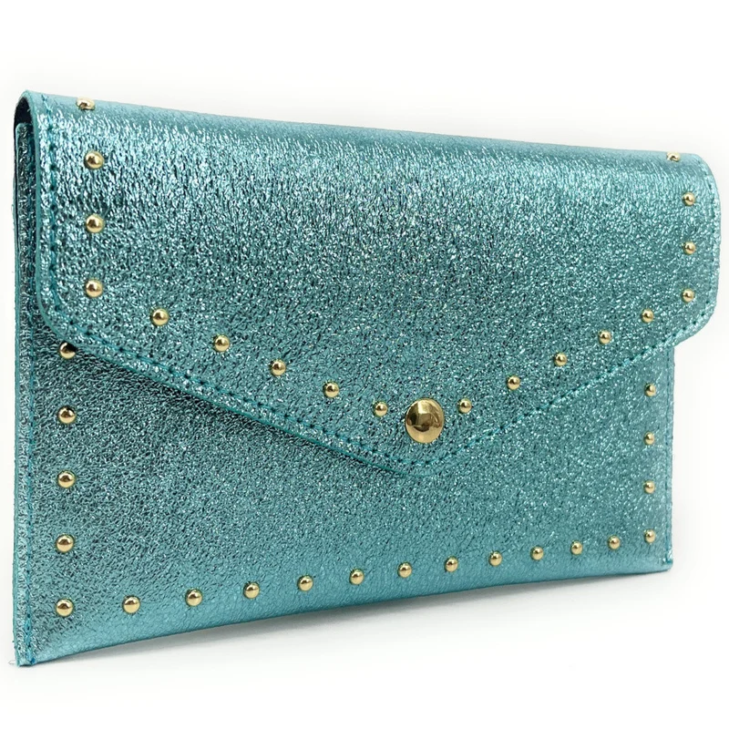 Pochette enveloppe en cuir irisé TINA Bleu pastel