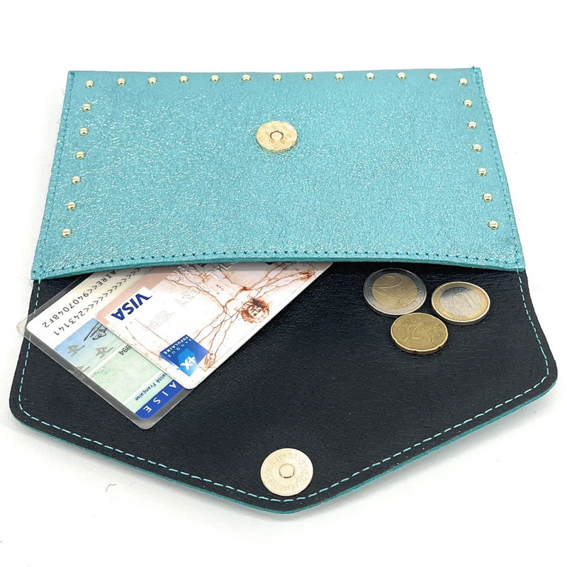 Pochette enveloppe en cuir irisé TINA Bleu pastel