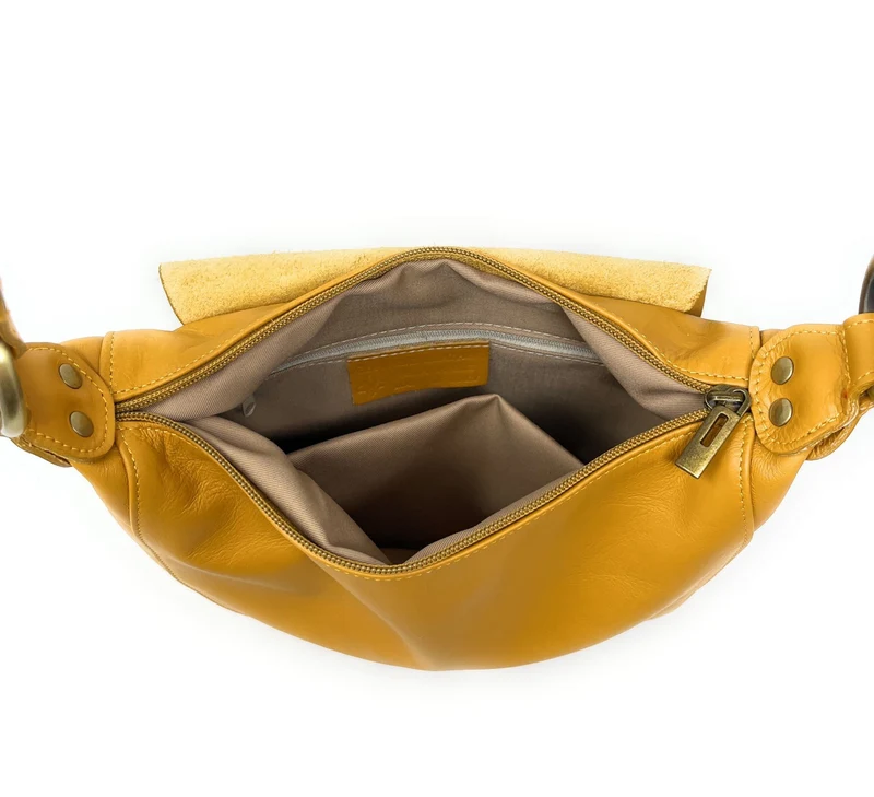 Sac besace en cuir lisse LITTLE PERLA Safran