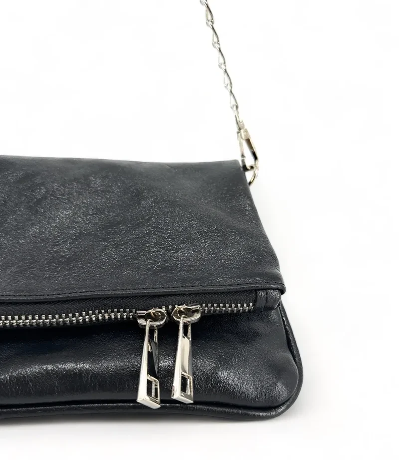 Sac pochette en cuir métallisé ROXANE Noir irisé
