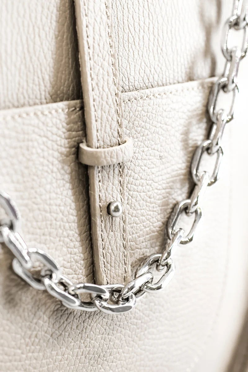 Sac à main hobo en cuir grainé CYBELE Beige crème