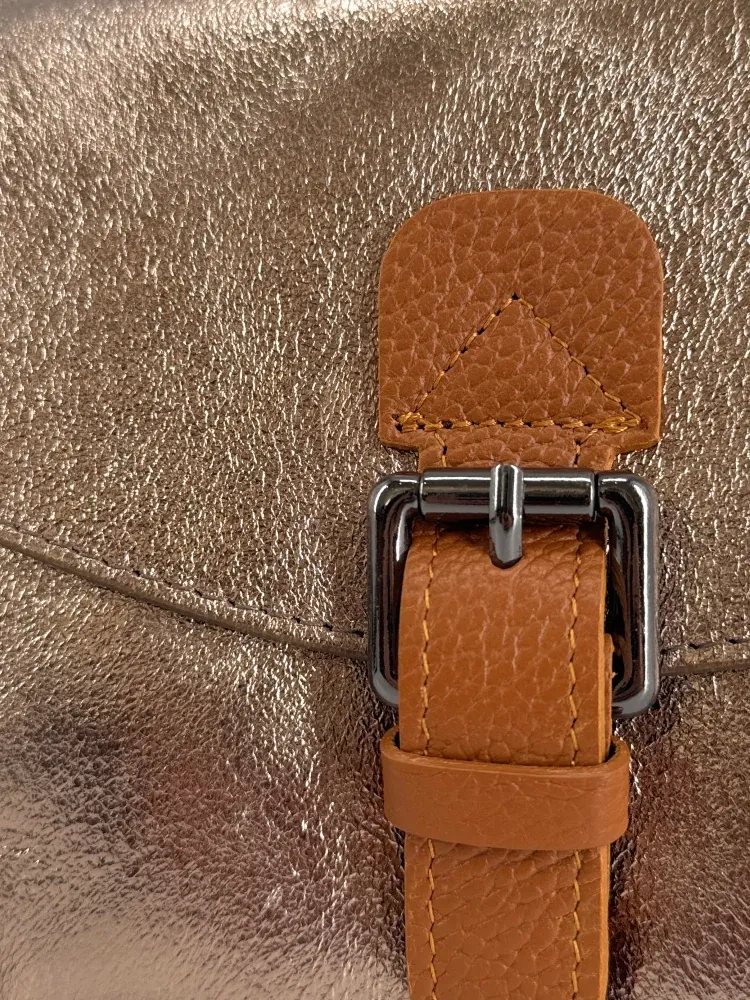 Sac cartable à bandoulière en cuir grainé et cuir irisé CORTE Champagne irisé