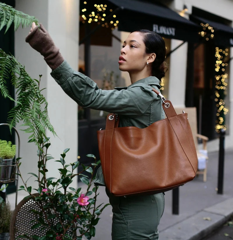 Grand sac en cuir grainé PARIS Marron cognac foncé