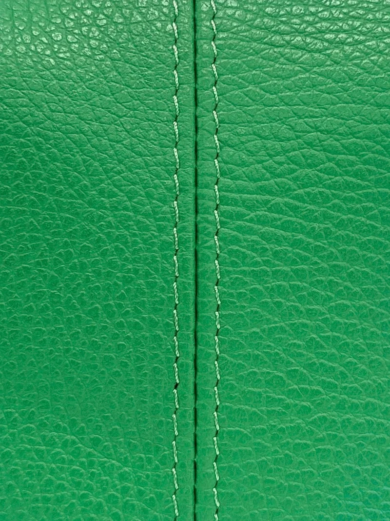 Sac seau à bandoulière en cuir grainé BEAUBOURG Vert anglais