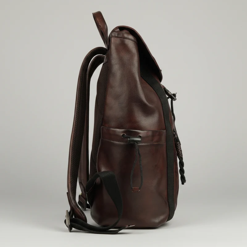 MET Two Adjustable Strap Leather Backpack. Premium Rucksack with Tech Sleeve